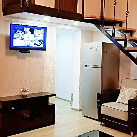 Bright And Cozy Apartment On Aghmashenebeli Avenue Тбилиси Экстерьер фото