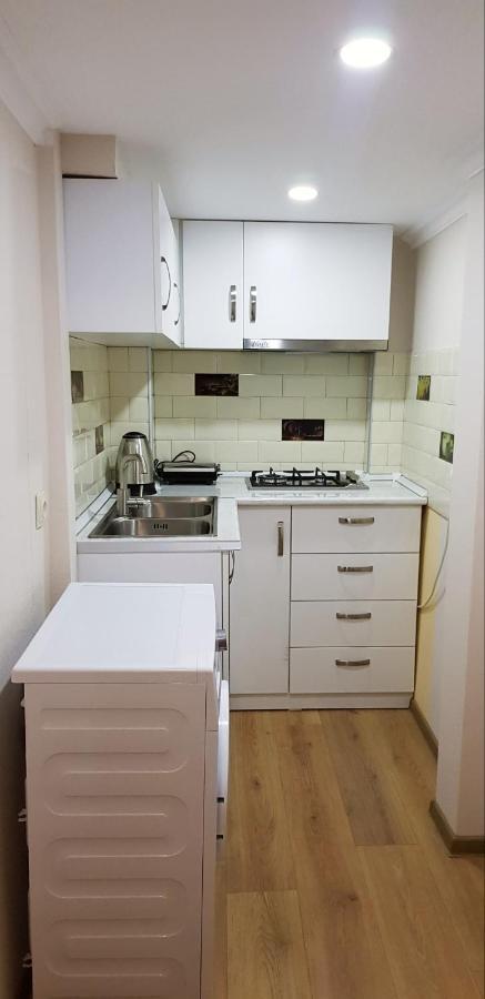 Bright And Cozy Apartment On Aghmashenebeli Avenue Тбилиси Экстерьер фото